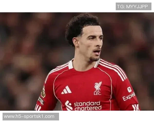 柯蒂斯琼斯在欧冠中展现出92传球成功率成为中场球员第三高的表现